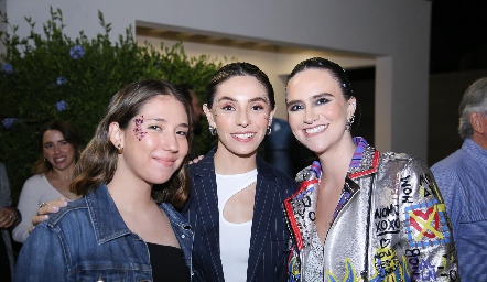  Roberta Ortiz, Adri de la Maza y Eugenia Valle.