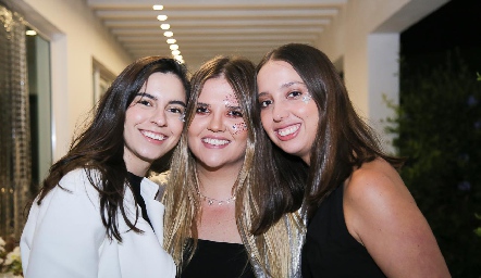  Ceci Solano, Eugenia Valle y Sofía Villanueva.