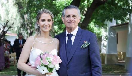  María Clara con su papá Oscar Aguilar Pelayo.