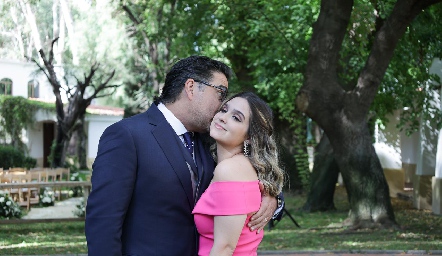  Santiago Garfias con su hija Sofía Garfias.
