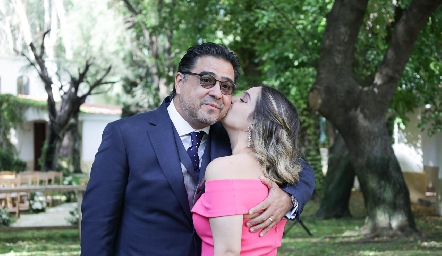  Santiago Garfias con su hija Sofía Garfias.