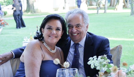  Anita Barrios de Montero y José Luis Montero.