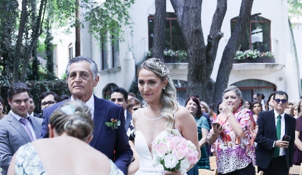 Oscar Aguilar Pelayo con su hija María Clara.