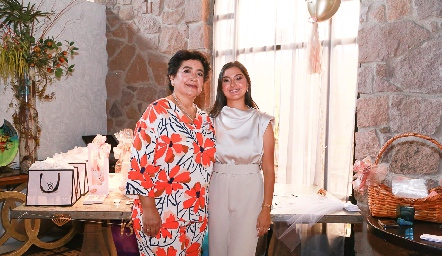  María de Jesús Orta Valtierra y Andrea Michelle Navarro.