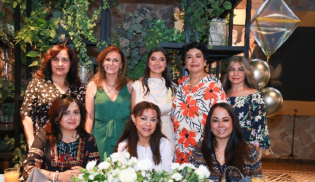  Teresa, Susana Hinojosa, Andrea Michelle Navarro, María de Jesús, Bertha García, Olga Alvarado, Rebeca Medina y Lili.