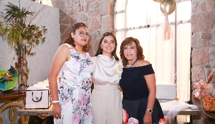  Paola Rodríguez, Andrea Michelle Navarro y Martha.