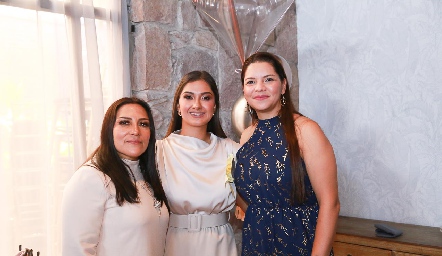  Luz, Andrea Michelle Navarro y Elsa.