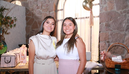  Andrea Michelle Navarro y Paulina.
