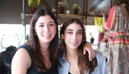  Montse Del Valle y Paula Pérez.