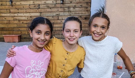  Sofía Chevaile, Andrea Quintanilla y Sofía Stevens.