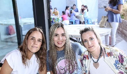  María Sotomayor, Elizabeth Berrones y Cristina Ocejo.