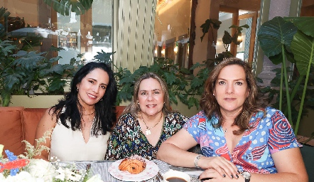  Alma Méndez, Lupina Soto y Claudia Revuelta.