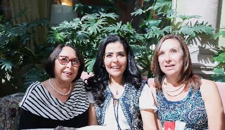  Luz Elena Cadena, Caro Mendoza y María Martha Cadena.