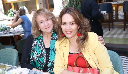  Teresa Orozco e Ingrid Cruz de Hernández.