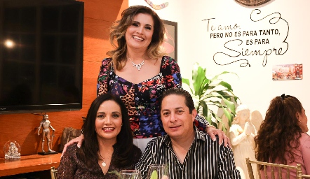  Maru Téllez, Laura Faz y Marco Espinoza.