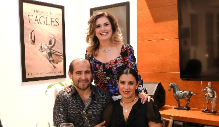  Maru Téllez, Oscar Hernández y Yolanda Leija.