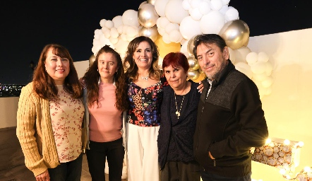  Norma Téllez, Adriana Téllez, Maru Téllez, Hortensia Téllez y Abel Téllez.