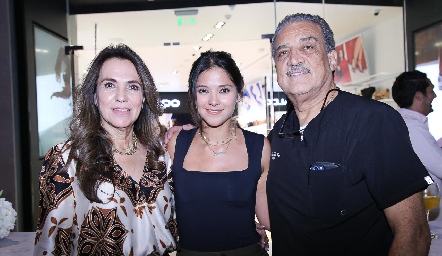  Leticia de Torres, Mariana Cerda y Jaime Torres Corzo.
