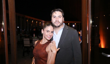  Sofía Hernández y Héctor Parra se comprometieron en matrimonio.