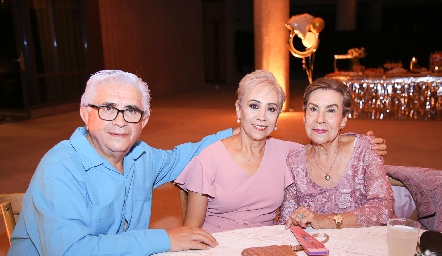  Ramón Ortiz, Charis Castillo y Santa Villela.
