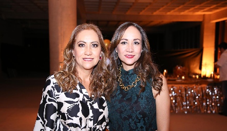 Leti Castillo y Ana Lucía Castillo.