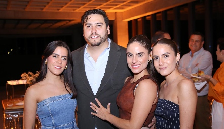  María José Hernández, Héctor Parra, Ana Sofía Hernández y Paola Hernández.