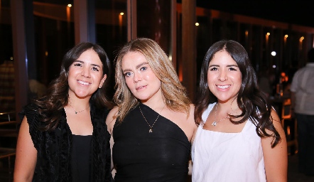  Cecilia, Nicole y Patricia Barba.