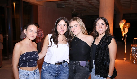  Paola Hernández, Patricia Barba, Nicole Petersen y Cecilia Barba.