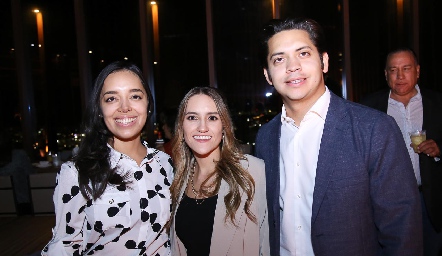  Ana Lucia Rosano, Andrea Parra y Leonardo Rosano.
