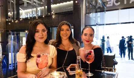  Valeria, Tania Romero y Ana Paula Díaz de León.