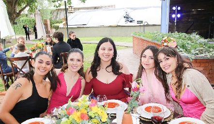  Andrea, Mariana Medina, Magdalena, Cintia Salcedo y Noelia Artigas.