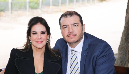  Edith Pérez y David Regil.