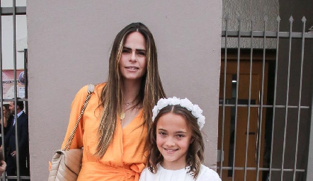  Mariane Velasco y Camila Gutiérrez.