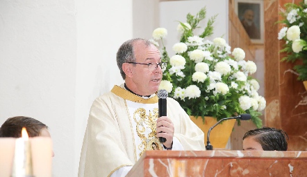 Padre Gabriel Del Valle.