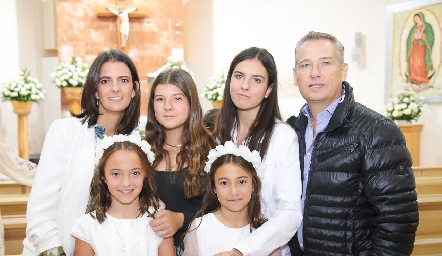  Familia Galán Rivero con Camila e Inés.