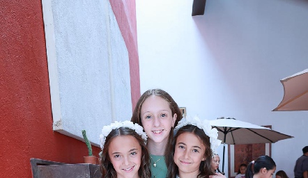  Camila, Julieta e Inés.