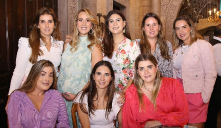Begoña Muriel, Lucía Martín Alba, Lu Castelo, Isabel López, Maripepa Muriel, Silvana Zendejas, Marina Jourdain y Daniela Muriel.