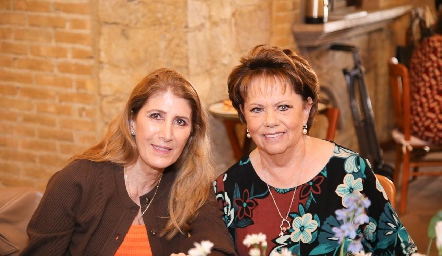  Mónica Hernández y Pilar Ocejo.