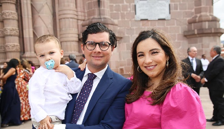  Rodrigo Palos y Yusa de la Rosa con su hijo Julián.