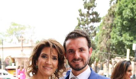 María Dolores Hernández con su hijo Jorge Gómez.