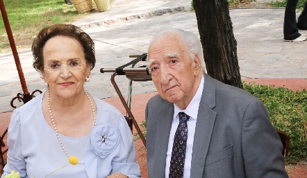  Armida Enríquez y Alfonso César.