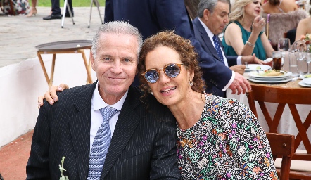  Carlos Hernández y Martha Martínez.