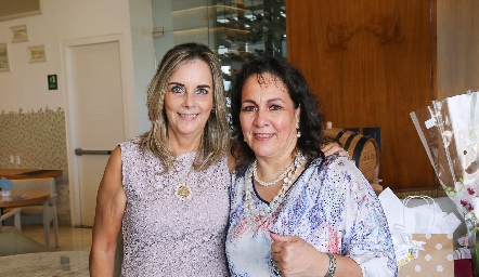  Amparo Lomelín y Lila González.