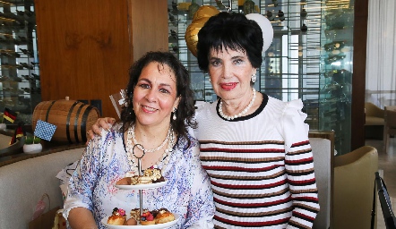  Lila González y Lucy Stahl.