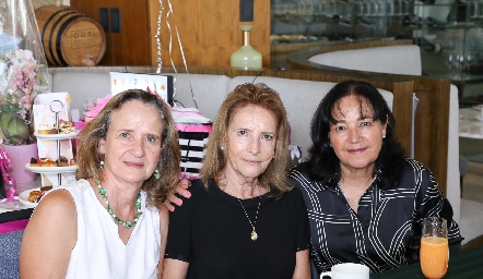  Ángeles Martín, Magda Olivia Argüelles y Rosa María Maza.