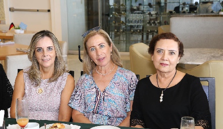  Amparo Lomelín, Laura Villasuso y Tere Montelongo.