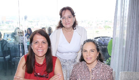  Gabriela González, Beatriz Rivero y Patricia González.