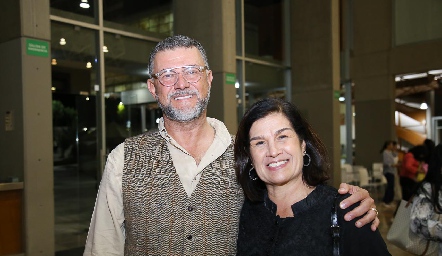  Tenoch y Claudia González.
