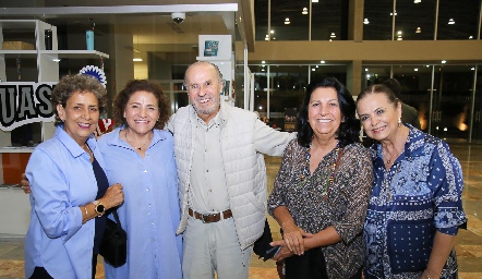  María del Carmen Torres, Yolanda Martínez, José, Cristina Suárez y Dora Cabrera.
