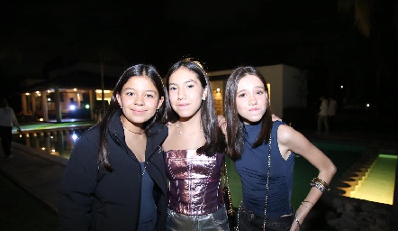  Regina Chavero, Camila Bustamante y Valentina Cabrera.